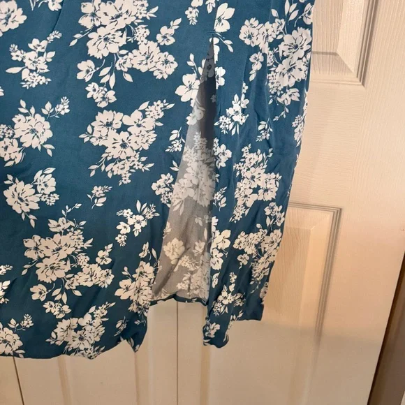 Flutter-Sleeve Crepe Midi Dress, blue with white floral, size XL NWT - Picture 4 of 10